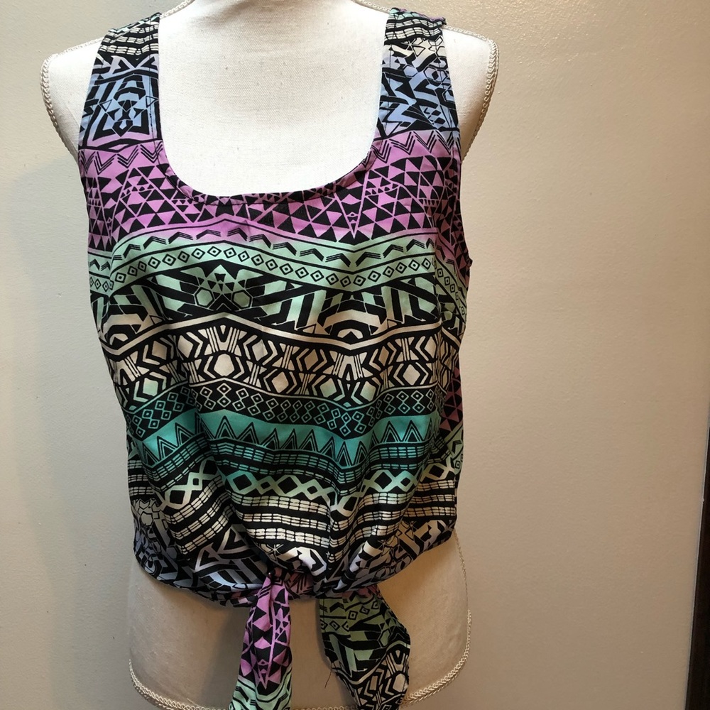 Crop Top Aztec Pattern Tank Top - Picture 8 of 8